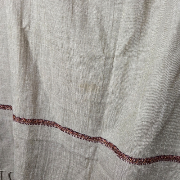 Beige Fringed Scarf with Red Embroidery - Picture 6 of 10